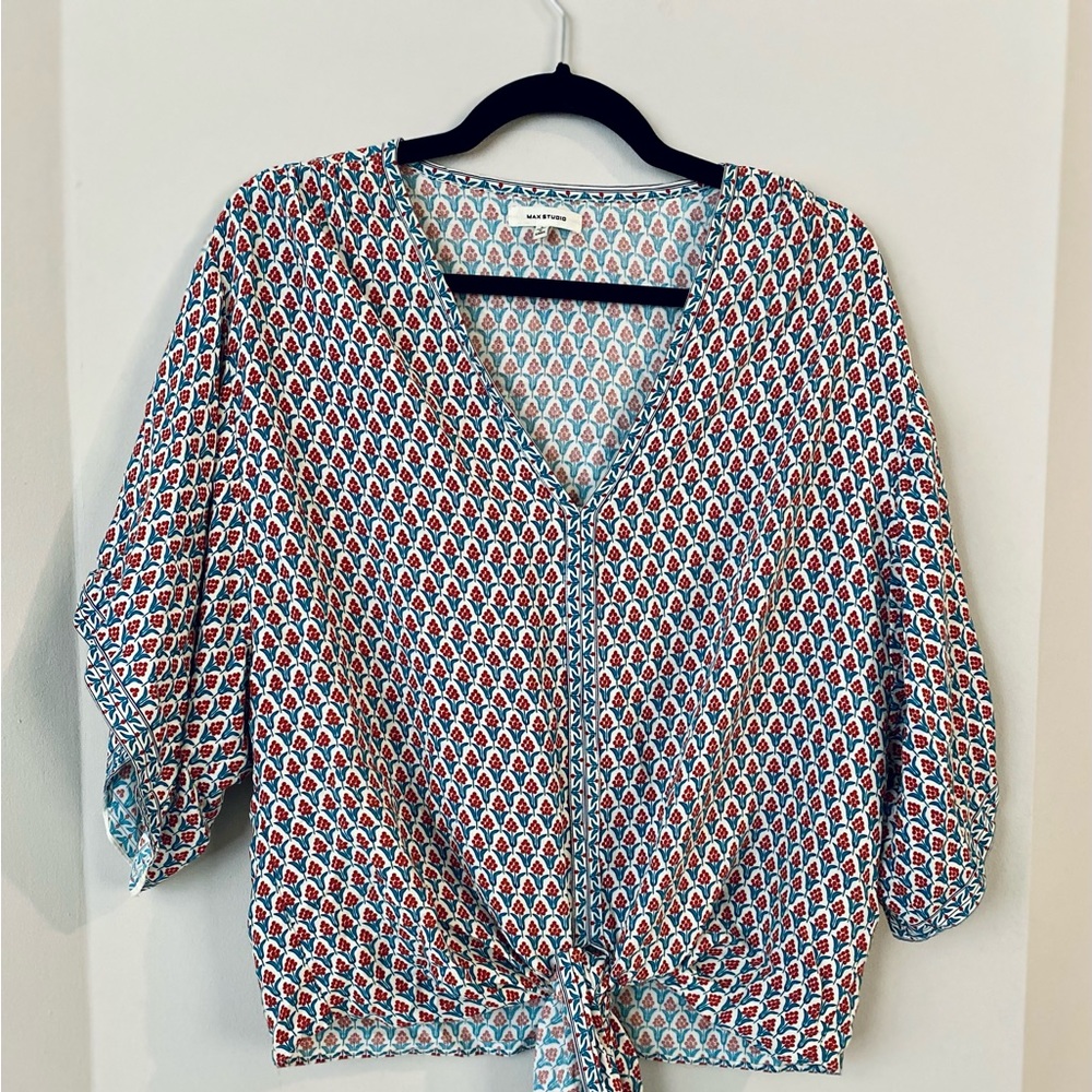 Max Studio-size large (L) short sleeve floral blouse with front knot